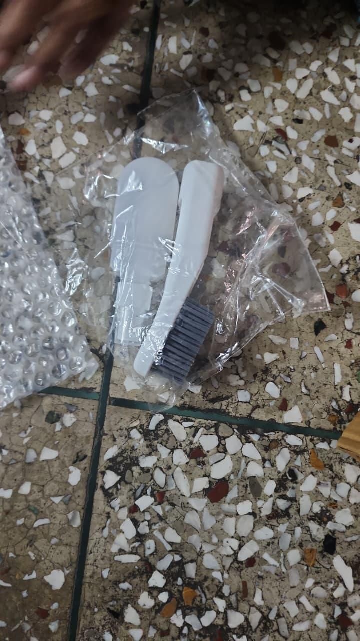 Multi-Purpose Shoes Brush with Refillable Container (Pack of 1)